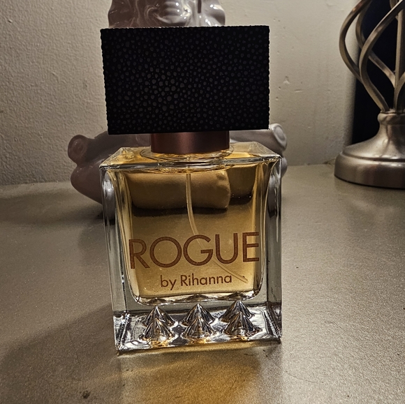 Rihanna ROGUE BODY WATER - Picture 3 of 3